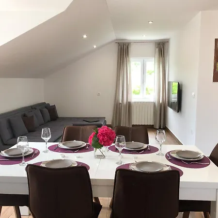 Pula Villa Sleeps 6 With Pool Air Con And Wifi *