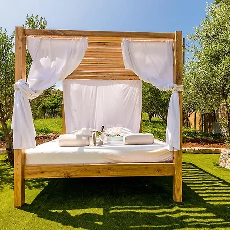 Vila Pula Villa Sleeps 6 With Pool Air Con And Wifi *