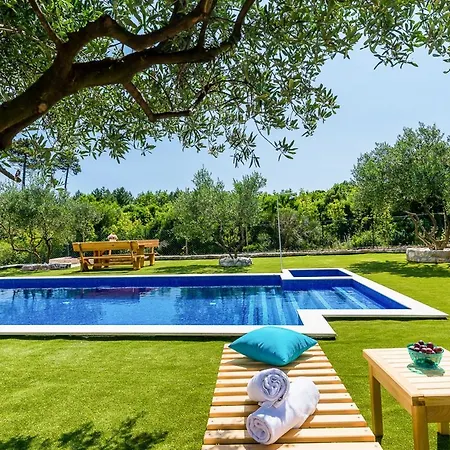 Pula Villa Sleeps 6 With Pool Air Con And Wifi * Pobrezje
